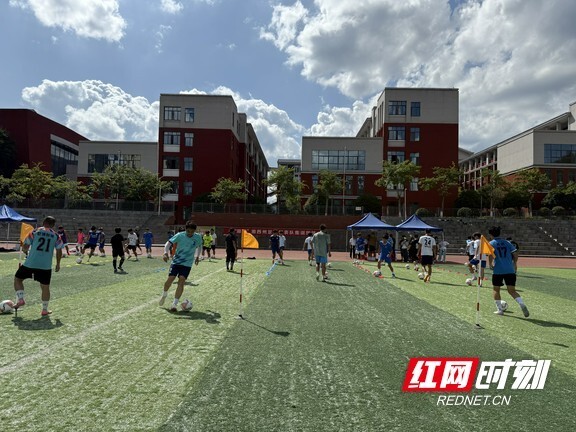 出圈, 教练组组长, 表湘西精神