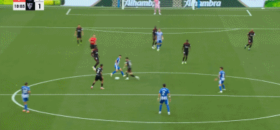 双方球员入 双方球员入